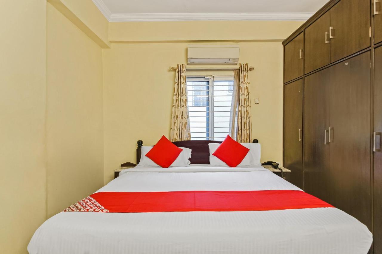 Flagship Sri Nirvana Inn Near Shilparamam Kondapur  Buitenkant foto